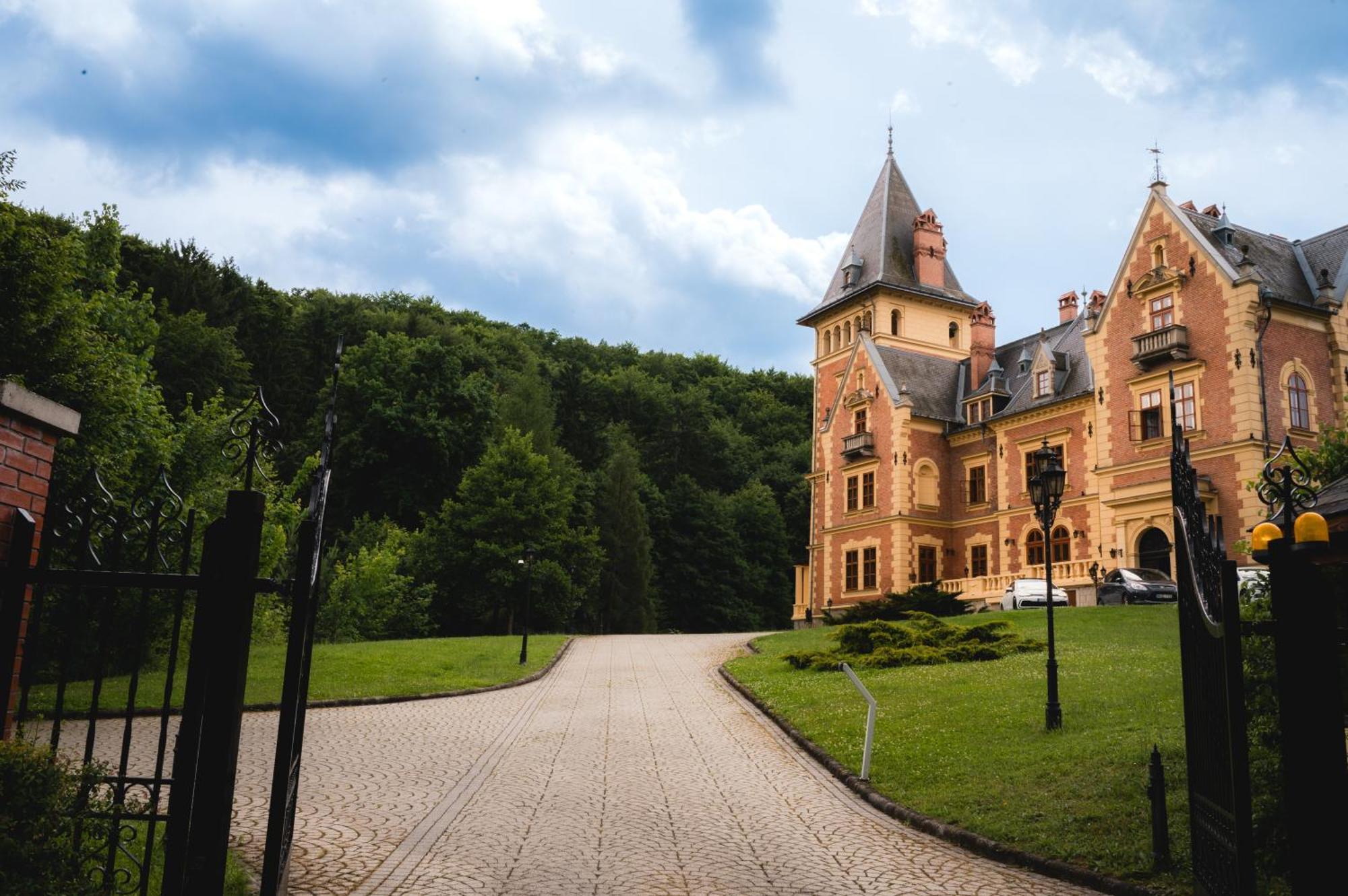 Kastelyhotel Sasvar Resort Parádsasvár Eksteriør bilde