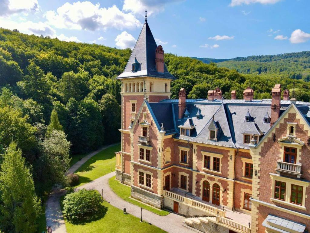 Kastelyhotel Sasvar Resort Parádsasvár Eksteriør bilde