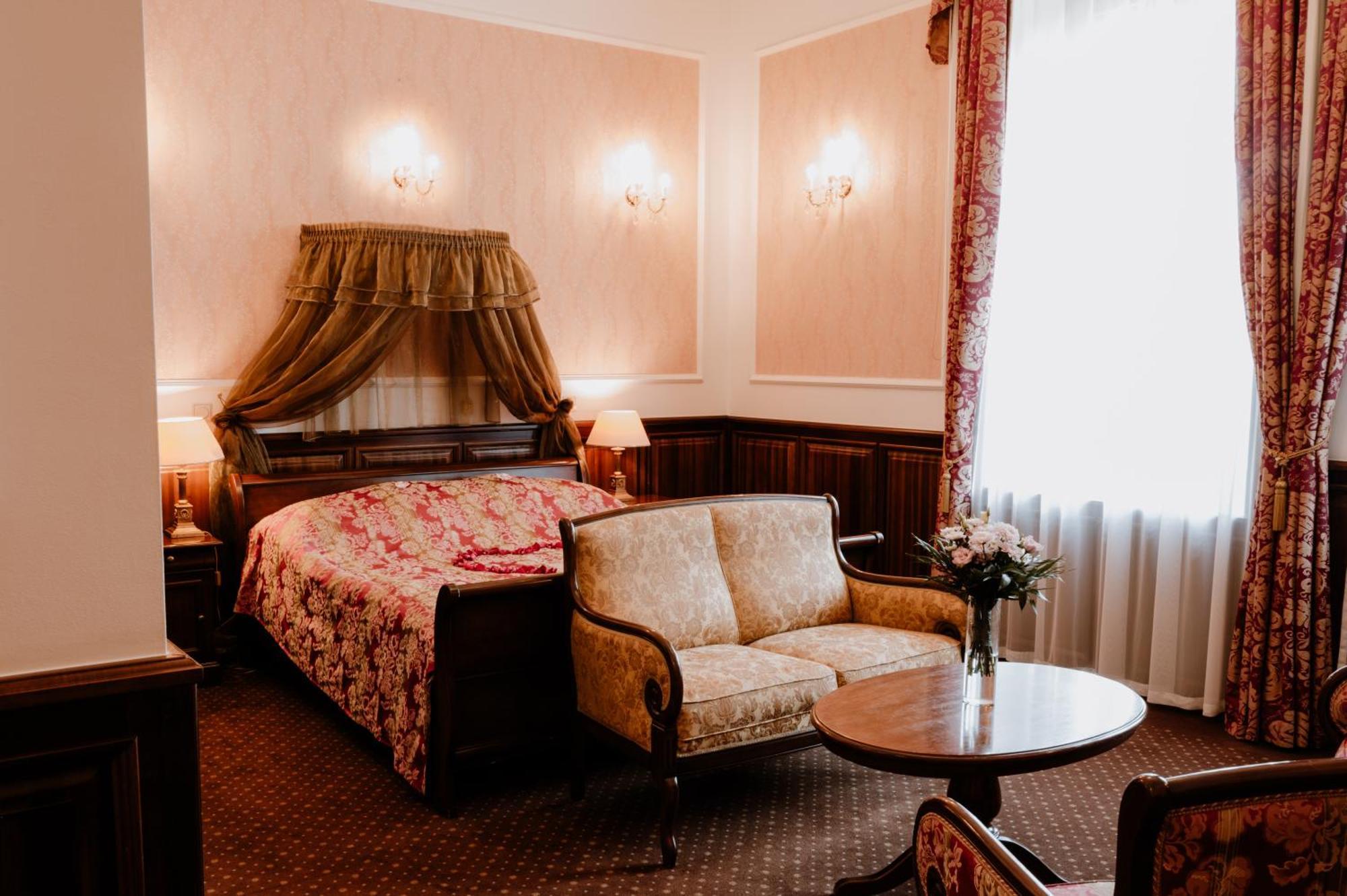 Kastelyhotel Sasvar Resort Parádsasvár Eksteriør bilde