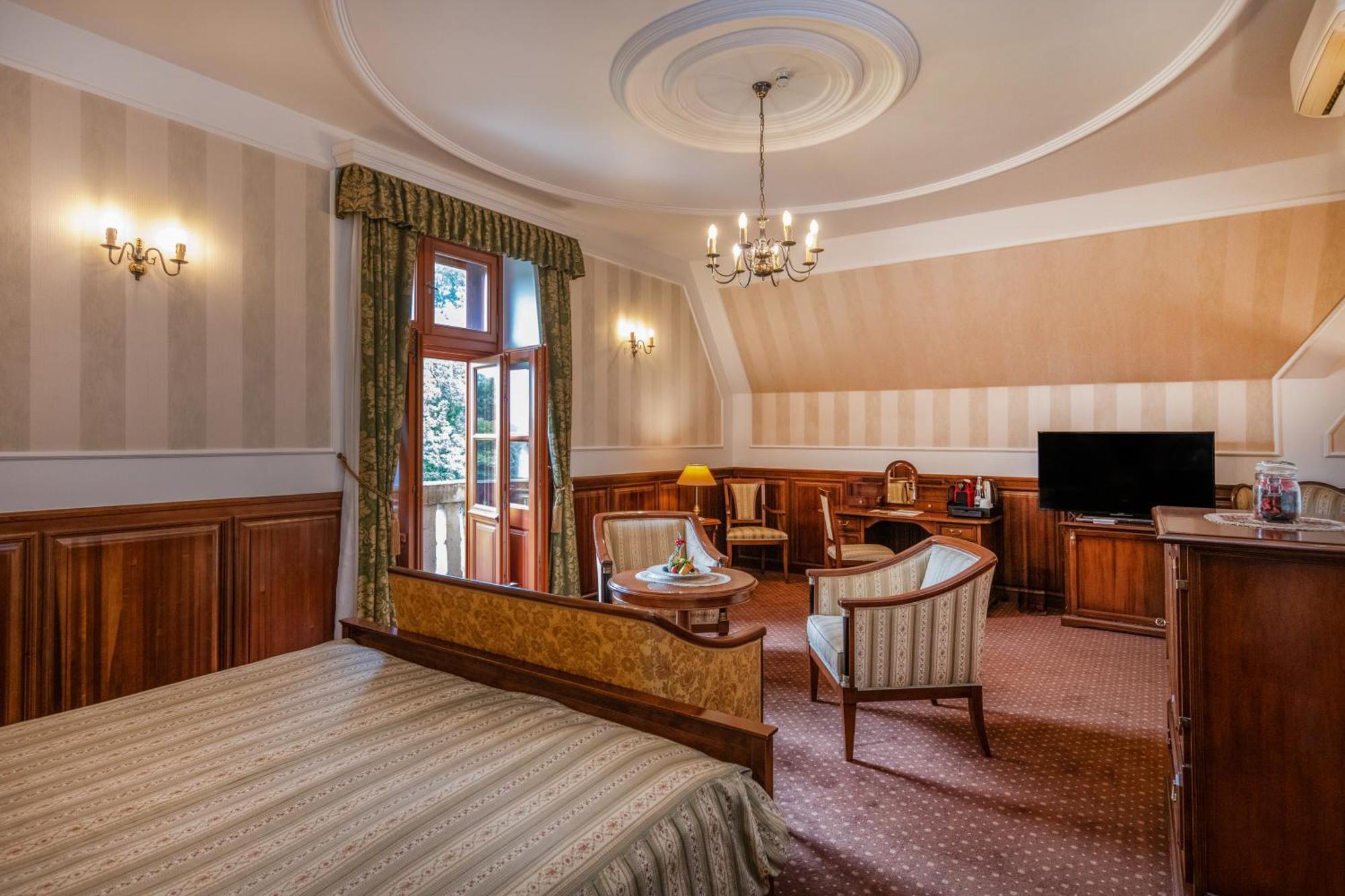 Kastelyhotel Sasvar Resort Parádsasvár Eksteriør bilde
