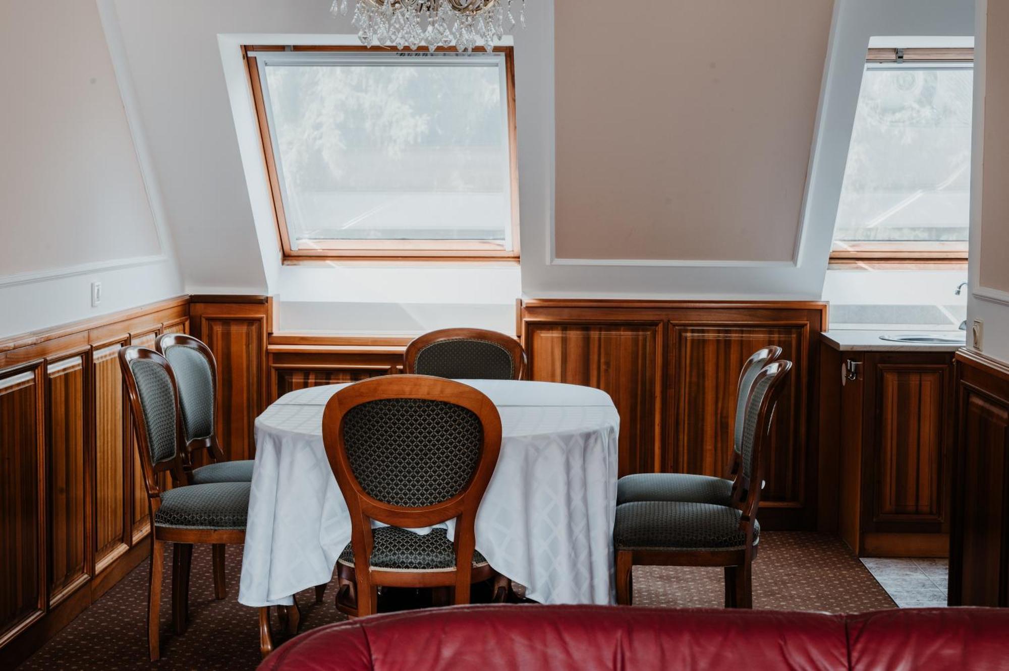 Kastelyhotel Sasvar Resort Parádsasvár Eksteriør bilde