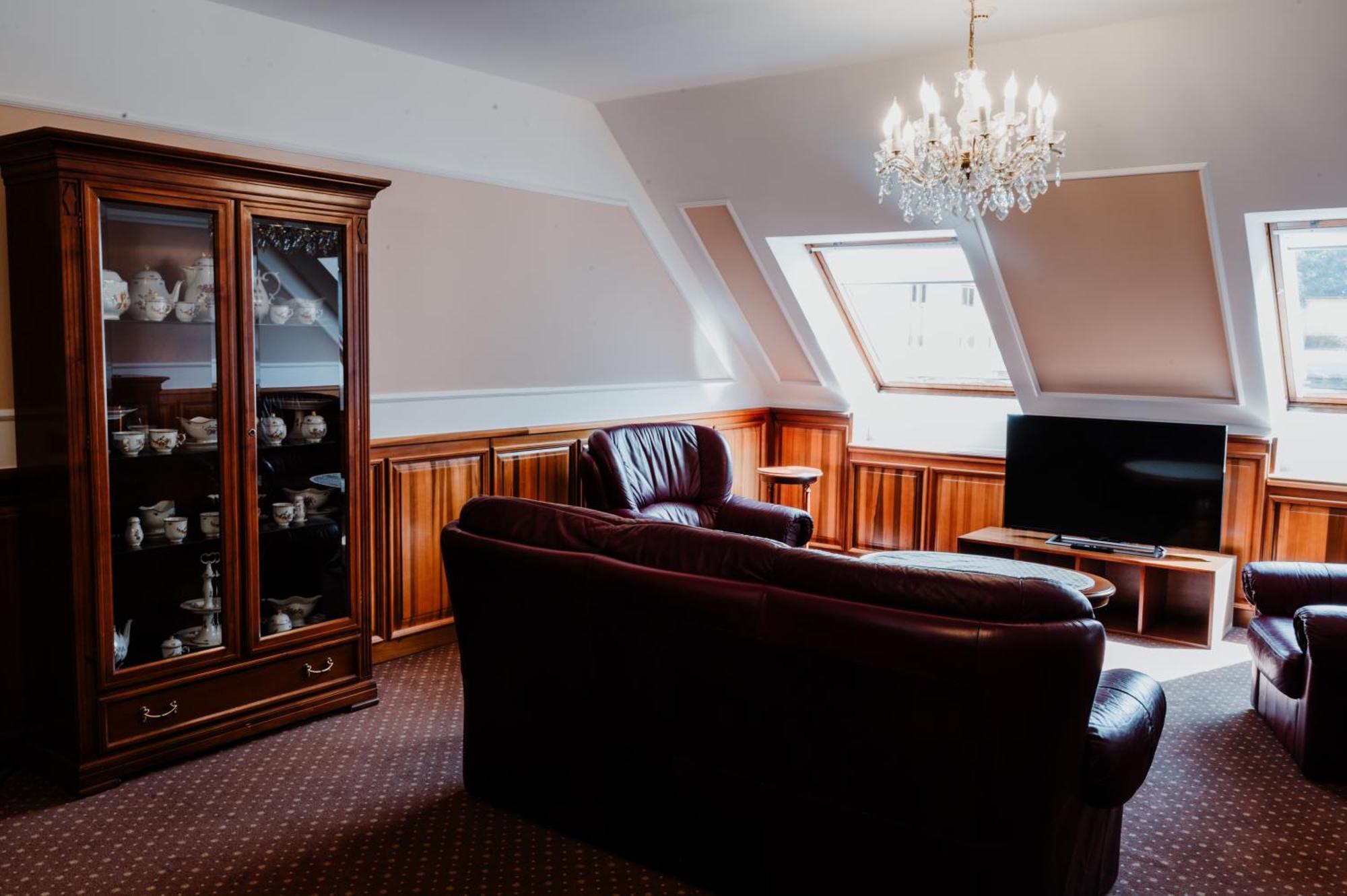 Kastelyhotel Sasvar Resort Parádsasvár Eksteriør bilde