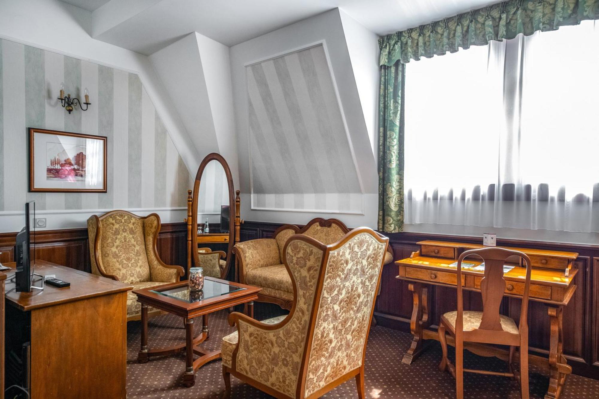 Kastelyhotel Sasvar Resort Parádsasvár Eksteriør bilde
