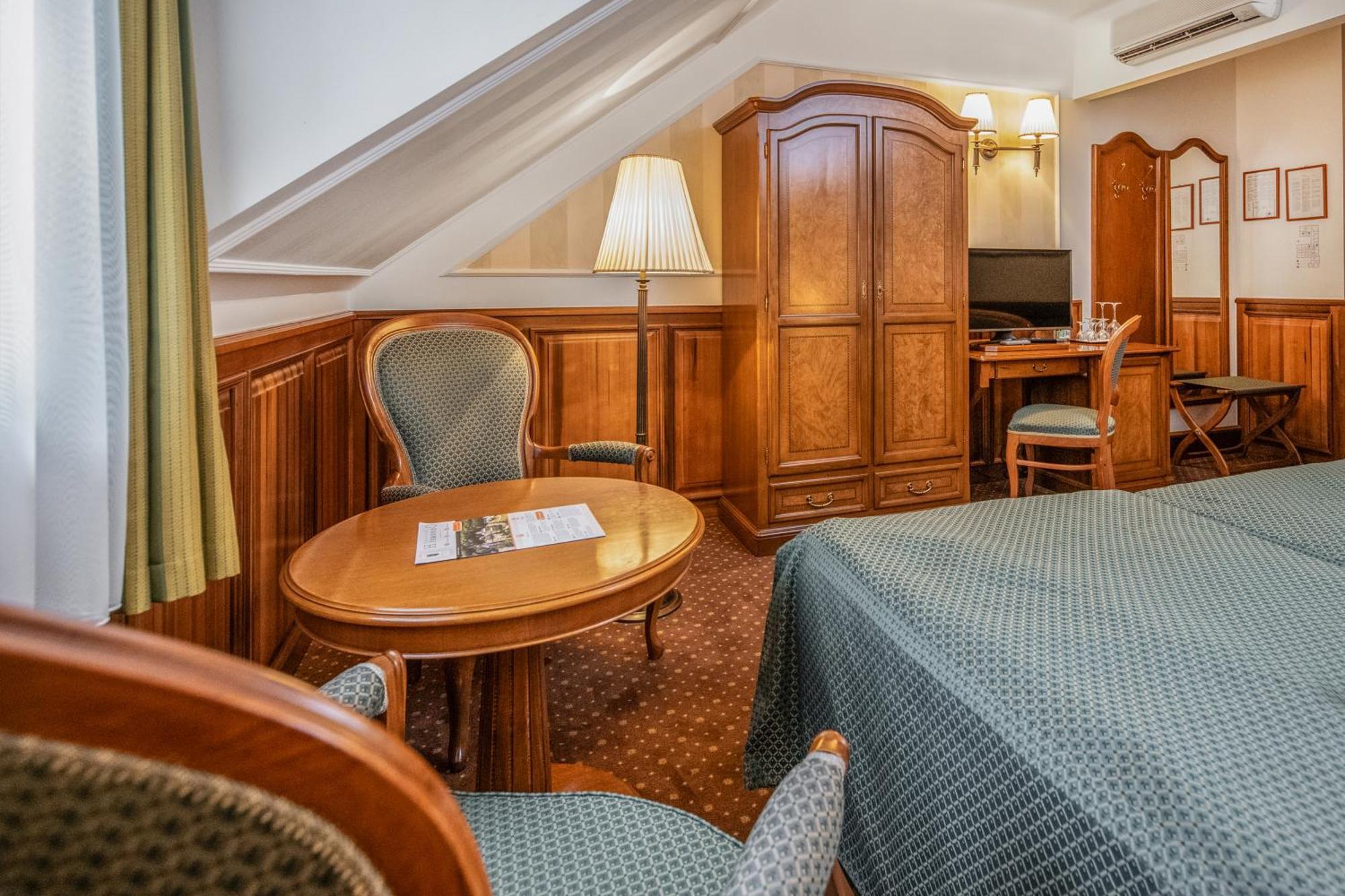 Kastelyhotel Sasvar Resort Parádsasvár Eksteriør bilde