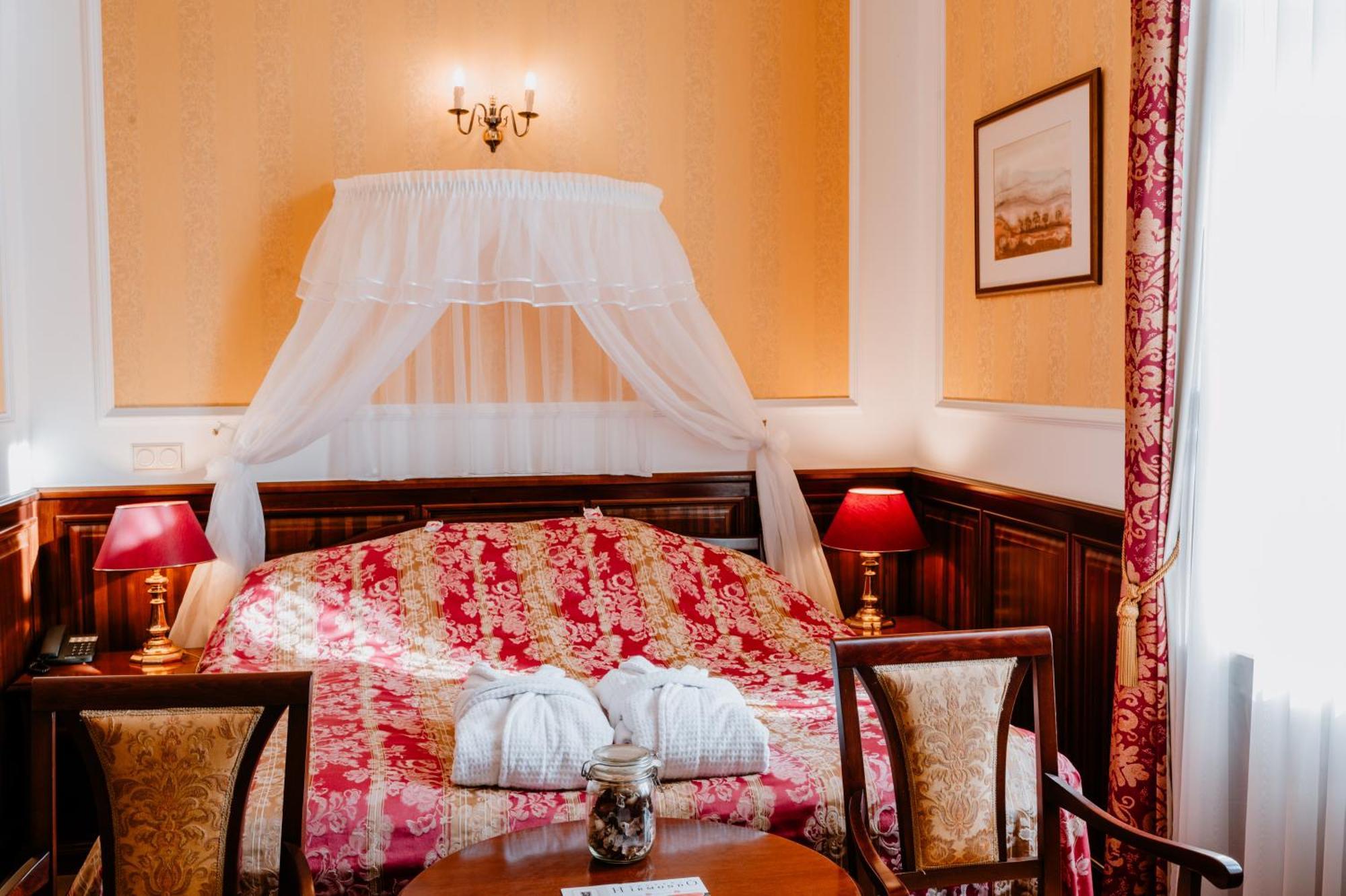 Kastelyhotel Sasvar Resort Parádsasvár Eksteriør bilde