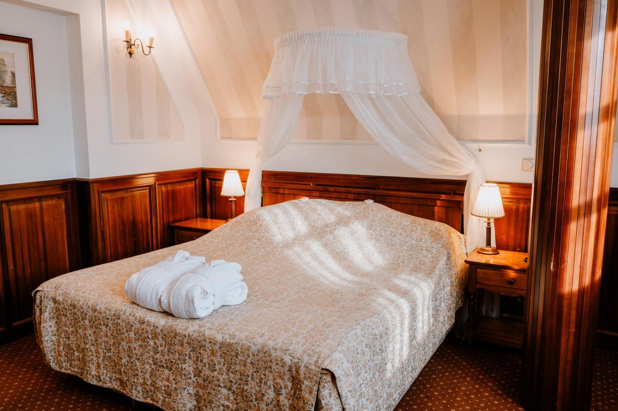 Kastelyhotel Sasvar Resort Parádsasvár Eksteriør bilde